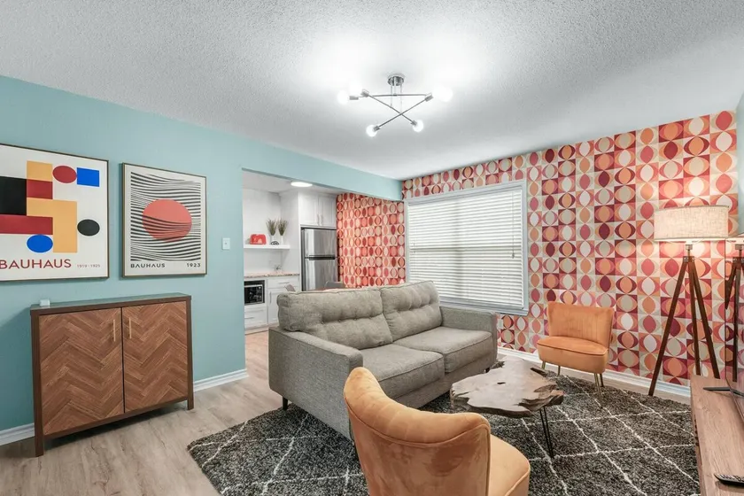 Bauhaus-1st Floor, King Beds, Walk to A&M Campus - Image 1