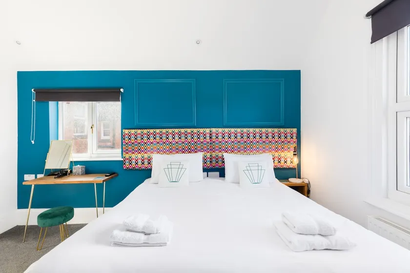 The Adelphi | Twin Studio + Free Private Parking - Image 1