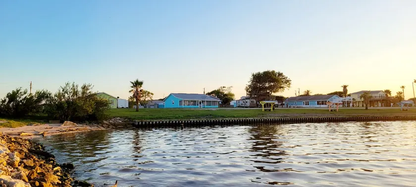 Bayfront Retreat | No Stairs | Boat Ramp Nearby - Image 1