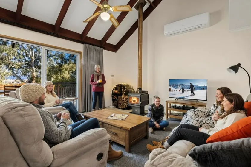 Mogul - A Freestanding East Jindabyne Lakefront Holiday Home - Image 1