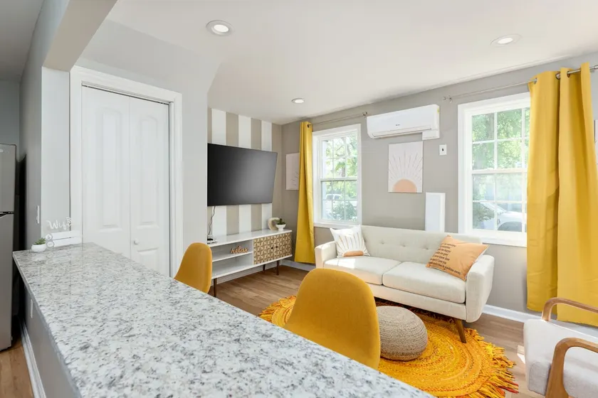 The Sunny Stay - Image 1