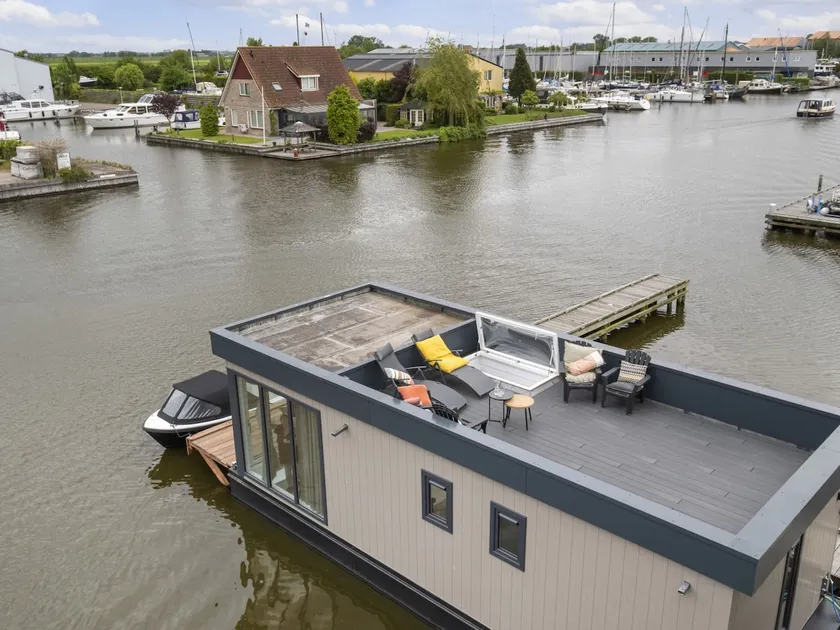 Holiday Home Harboursuite 2 incl- motorboot by Interhome - Image 1