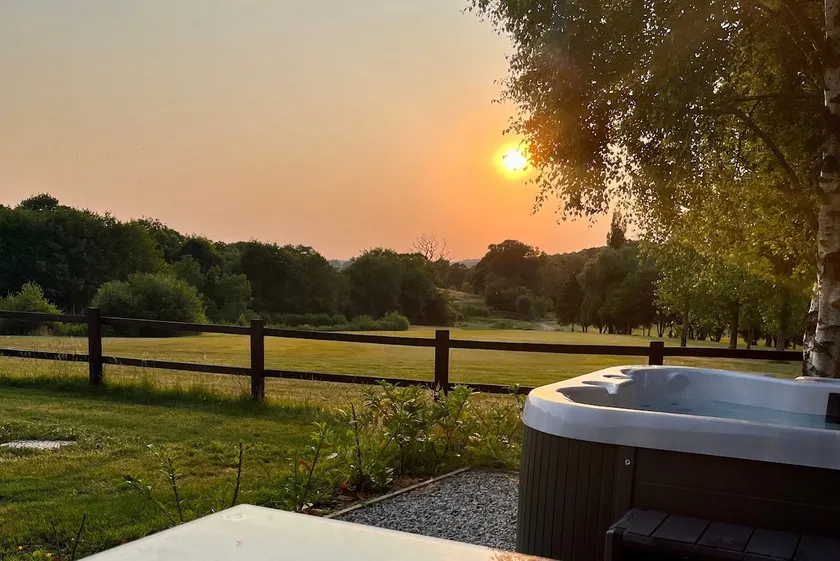 Chestnut, 6 Fingle Glen Lodges - Hot Tub - Free Parking & WiFi - Pets - Image 1