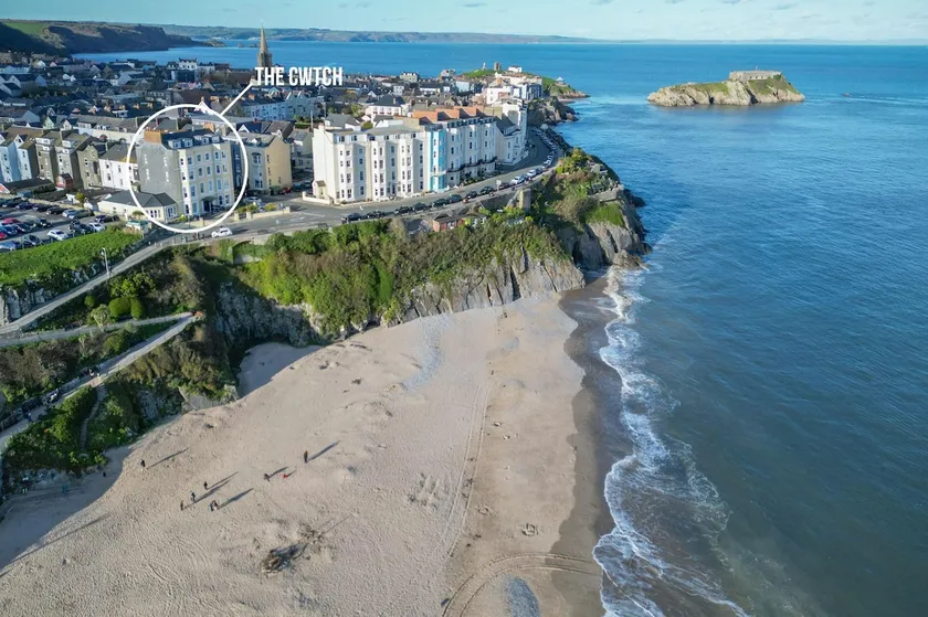 The Cwtch - 2 Bedroom Apartment - Tenby - Image 1