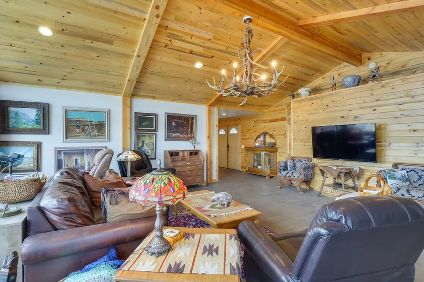 Jefferson Home w/ Mountain Views & Horse Pastures - Image 1
