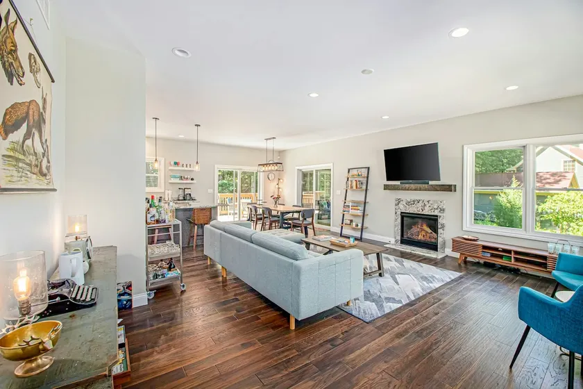 Lakeside Family Gem with Large Deck & WiFi - Image 1