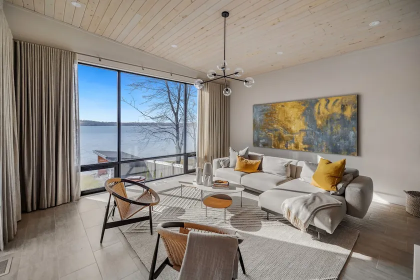 Lakefront House! 2 Large Decks + Private Yard - Image 1