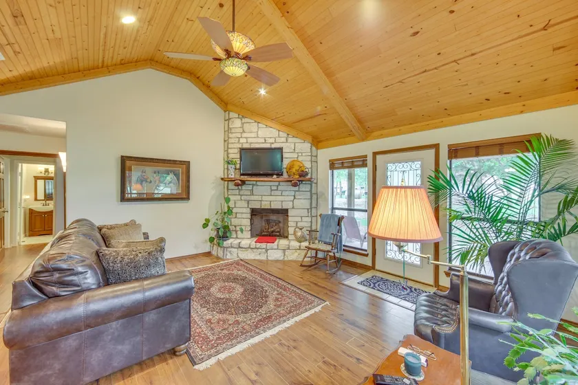 Dog-Friendly Wills Point Home w/ Grill on 10 Acres - Image 1