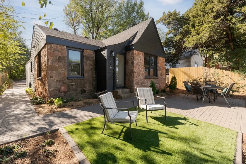 Charming Campus Cottage by UCO - Image 1
