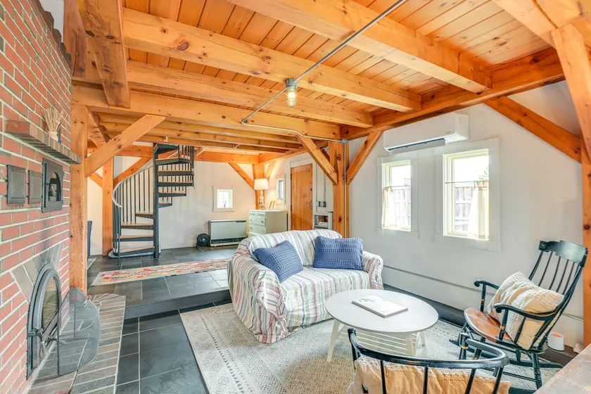 Cozy Pet-Friendly Cottage Near Fort Knox & Acadia - Image 1