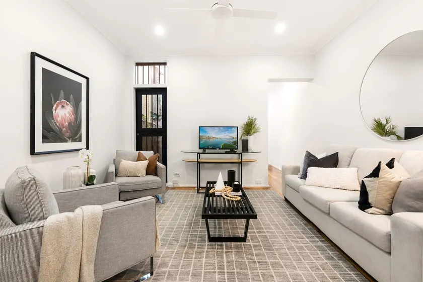Bright Central Darlinghurst - Image 1