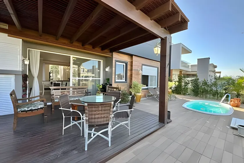 House 4 Suites with pool Fundos Lago-Ilhas Resort - Image 1
