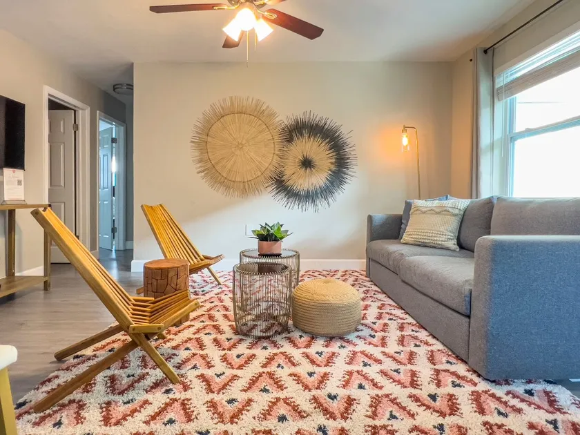 La Vie Boheme 2 - Charming Oasis w Parking - Image 1