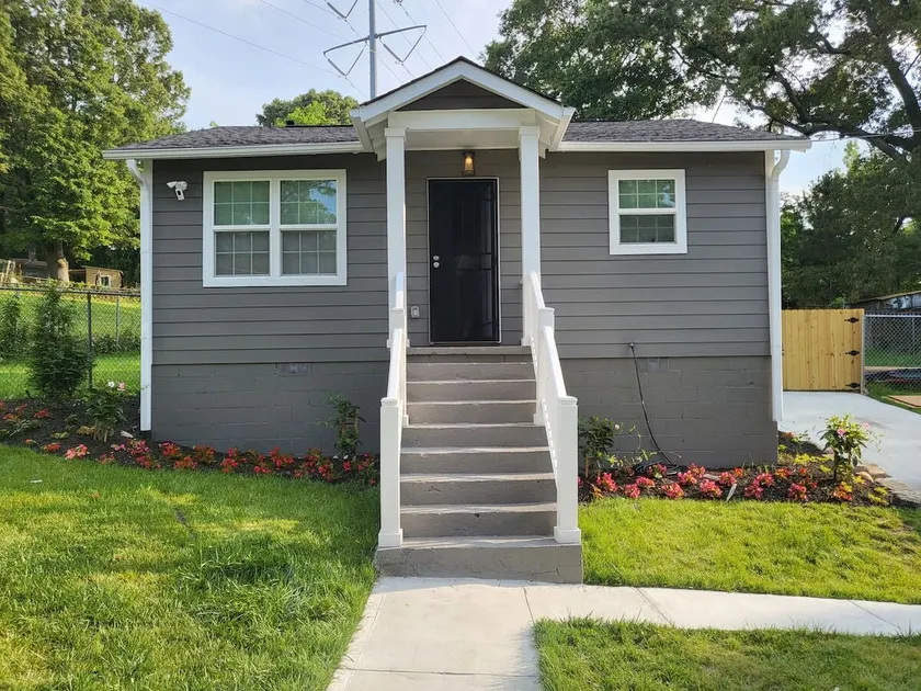 The Silver Cottage - Image 1