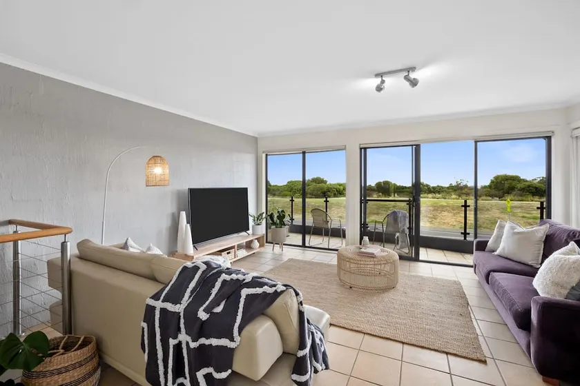 On The Esplanade Apartments - Image 1