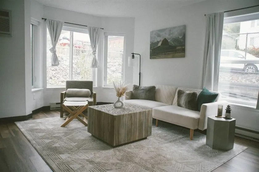 No. 108 Monthly Luxe DWTN Apartment - Image 1