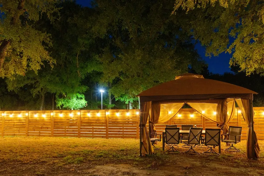 Cozy Austin Escape King and 3 Queens Family or Group - Image 1
