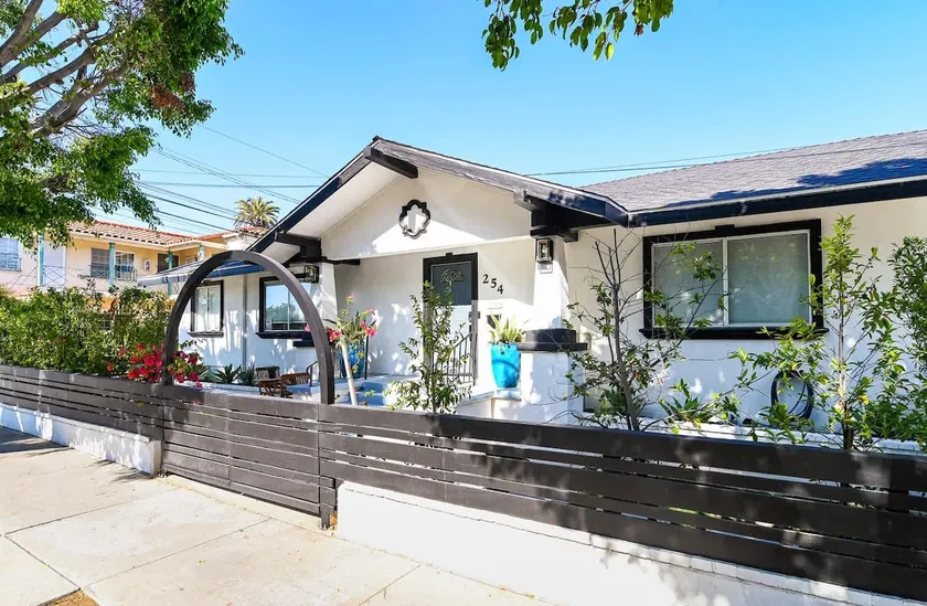 Pet Friendly, Walk to Beach, Sleep 8 - Image 1