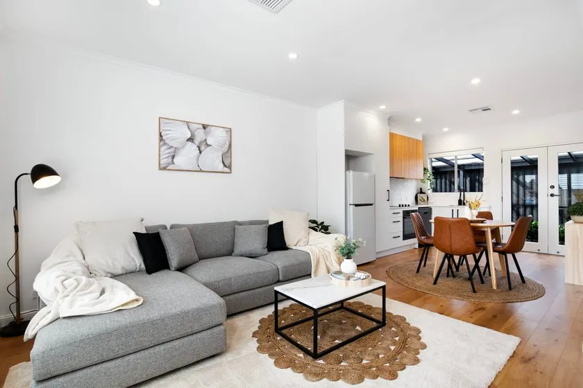 Frankie's Retreat Henley Beach - Image 1