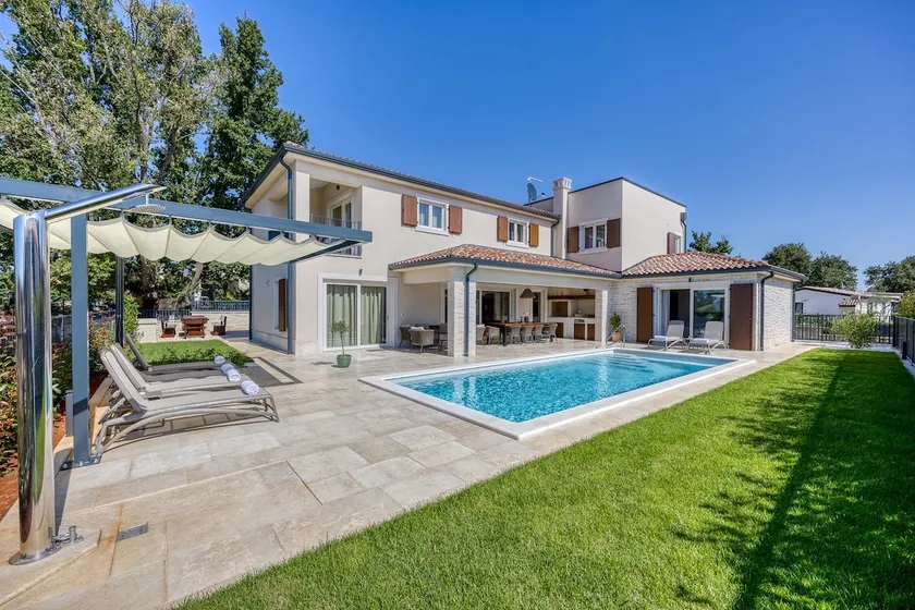 Modern villa Blagdan with pool in Porec - Image 1