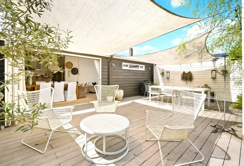 'White Birch' - Sophisticated 4 Bedroom Home - Image 1