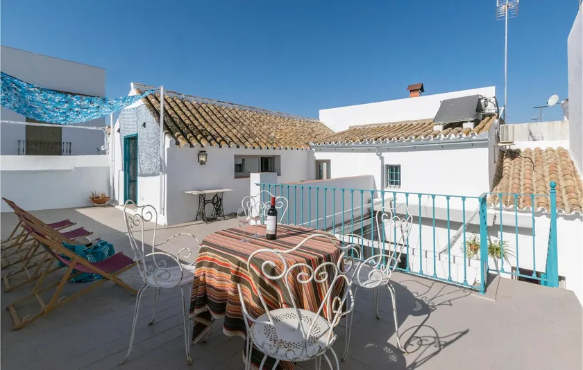 Beautiful home in Carmona - Image 1