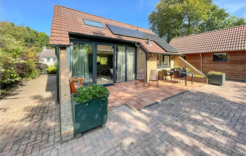 Nice home in Lauwersoog with WiFi - Image 1