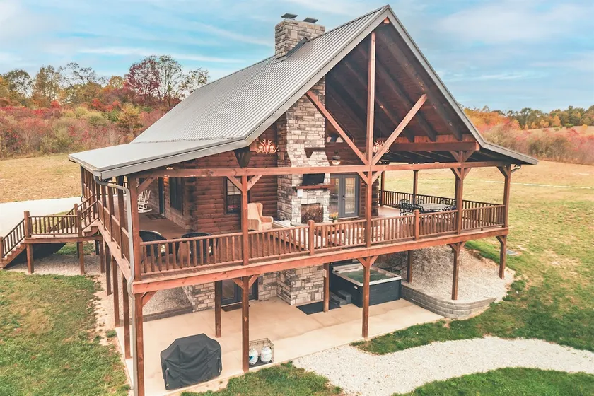 The Burrow Lodge! Hot Tub! Sleeps 16 - Image 1