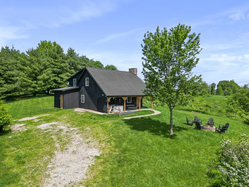 Hilltop Hideaway | Hocking Hills, 16 Acres - Image 1