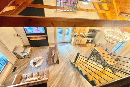 Modern lake side nest• HOTUB Fenced YARD king beds - Image 1
