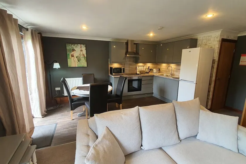 Harvest 8 Lodge - Yellowtop Country Park - Hot Tub - Yorkshire - Image 1