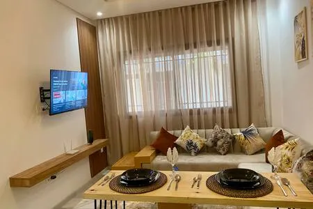 Elegance: Your Modern Urban Refuge! - Image 1