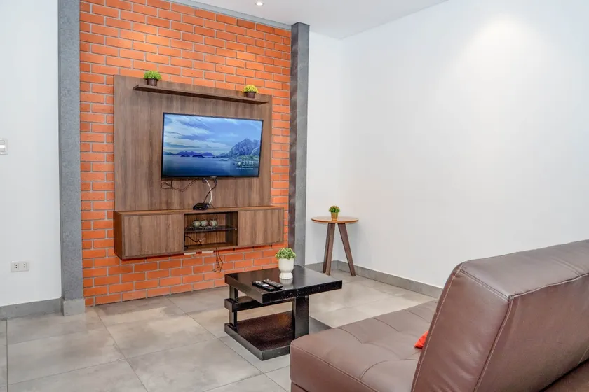 Spacious and equipped apartment on Fidel A. park - Image 1