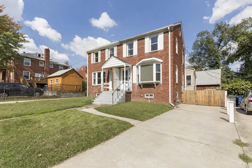 Clsssical Brick4BR/3BA| Free parking | Arlington - Image 1
