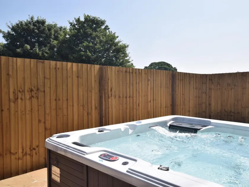 2 Bed in Pontypool oc-58962 - Image 1