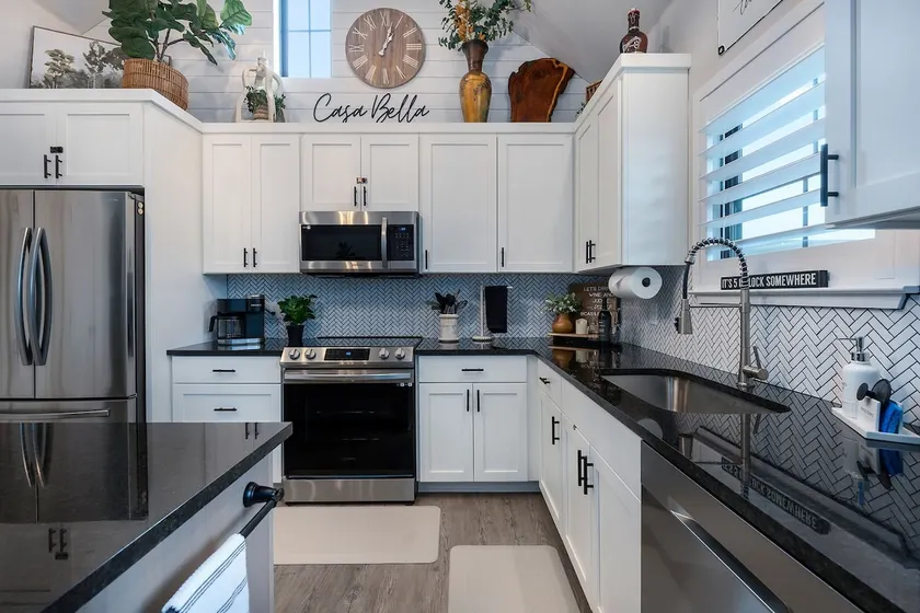 Casa Bella | Brand New Luxury Suite - Image 1