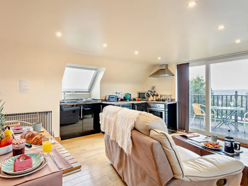 4 Bed in Barnstaple oc-eller - Image 1