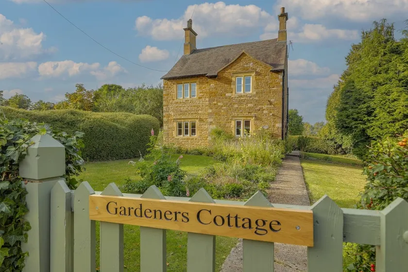 Gardeners Cottage - Hot Tub Packages Available - Image 1