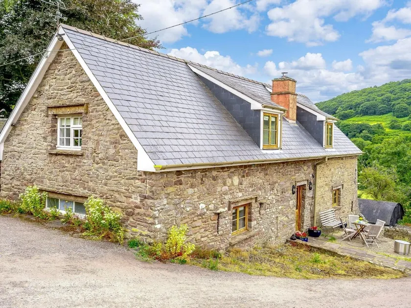 3 Bed in Abergavenny oc-48309 - Image 1