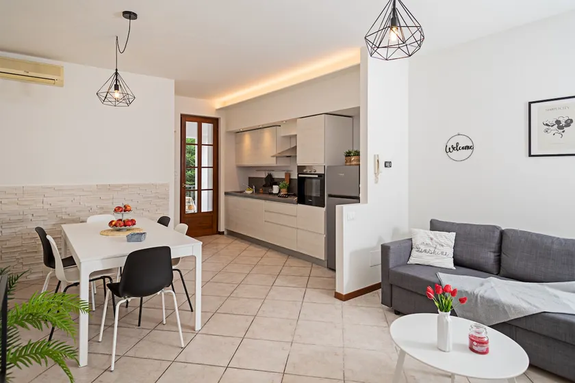 Regarda - \"Townhouse 71\" con 2 camere, 2 bagni, wifi, a/c - Image 1