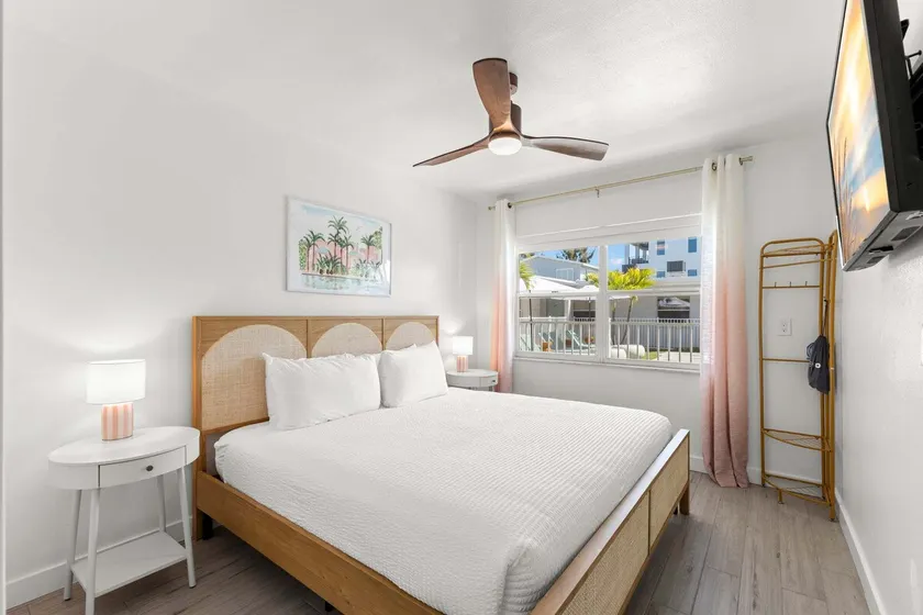 Deluxe King Condo Updated Suite by the Beach! - Image 1