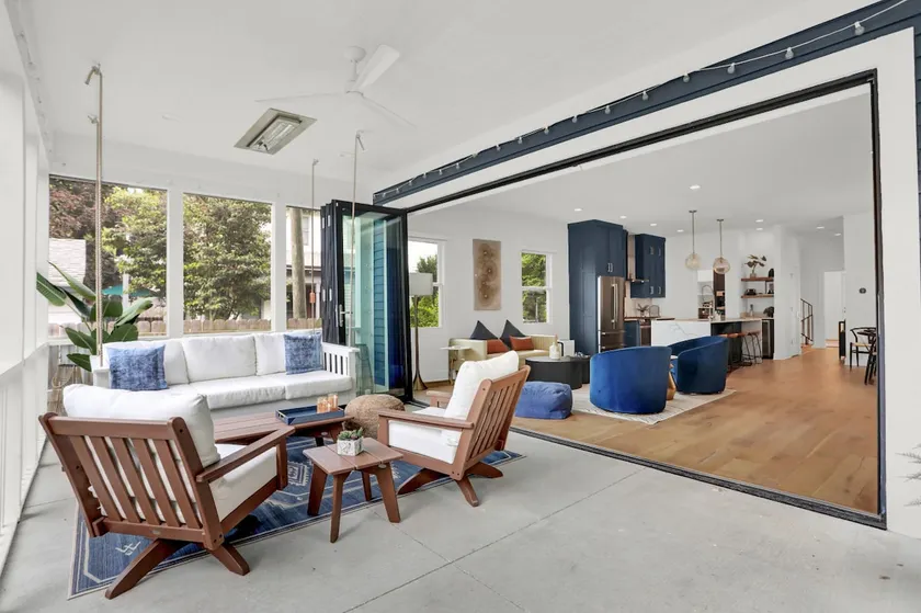 Stylish Downtown Urban Escape - Image 1