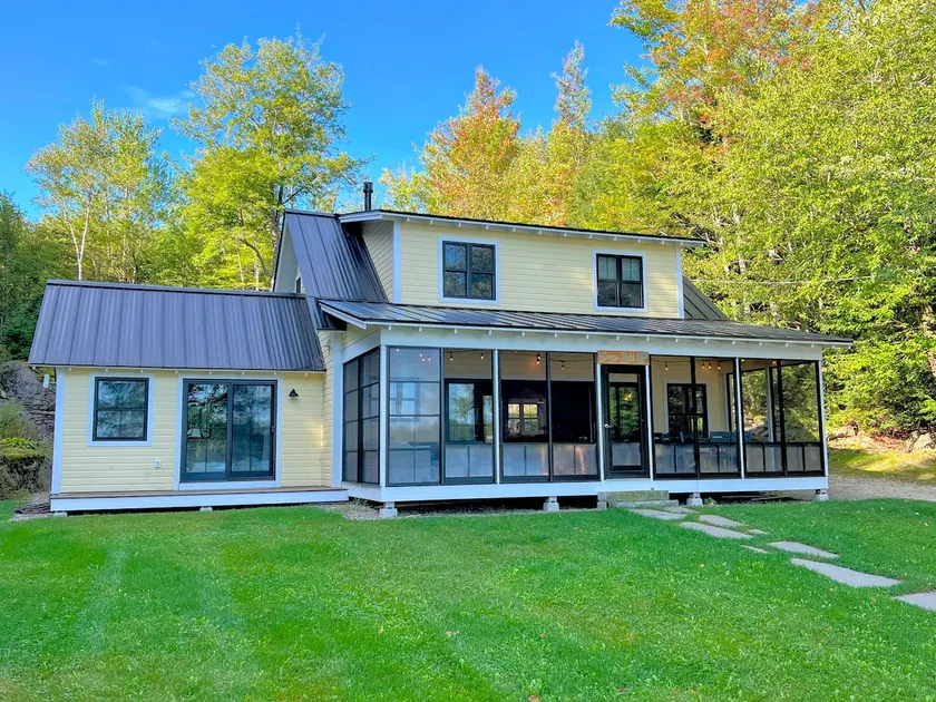 91WR Lake vibes and amazing views year round - Image 1