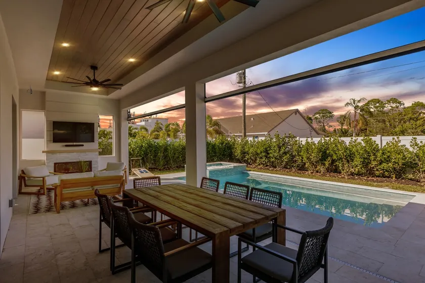 Luxe Coastal Getaway Naples Vanderbilt Beach - Image 1