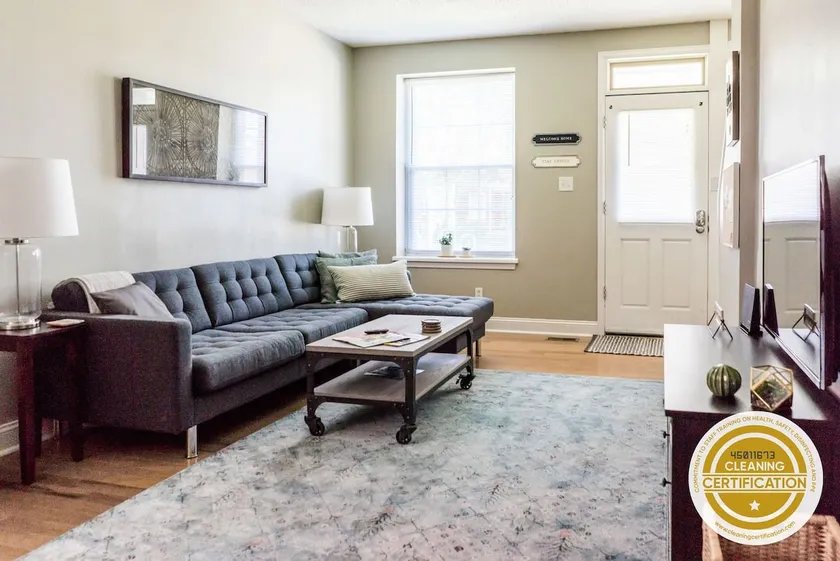 Beautiful 6BR 2 Kitchens Duplex By StayStLouis - Image 1