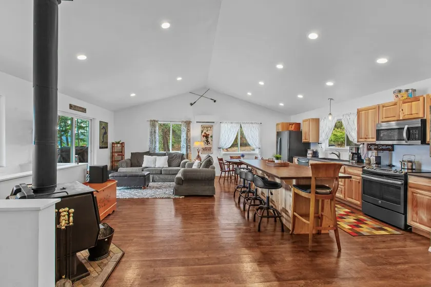 Lakeview Terrace Retreat with Hot Tub - Image 1