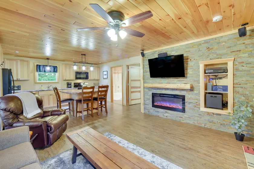 Cozy Cable Cabin Rental - Pet Friendly! - Image 1