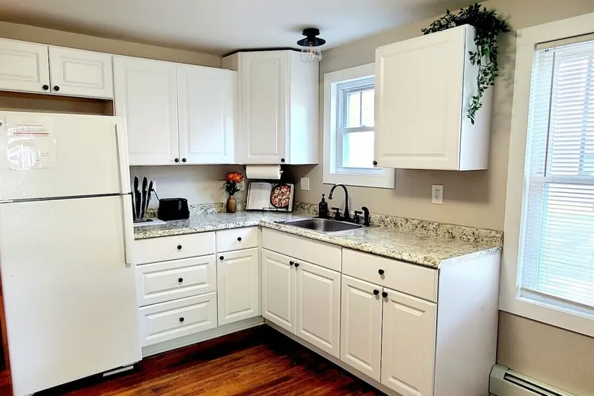 Quiet Downtown Apt w/ Fireplace - Image 1