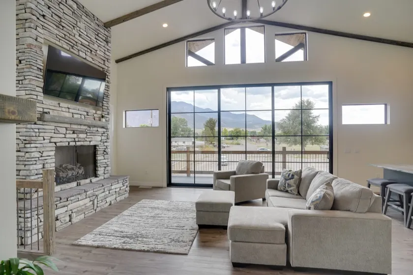 Chic Utah Getaway w/ Fireplace, Sauna & 2 Decks! - Image 1