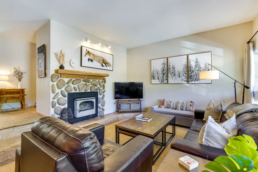 East Vail Escape - Mountain Views & Shared Hot Tub - Image 1